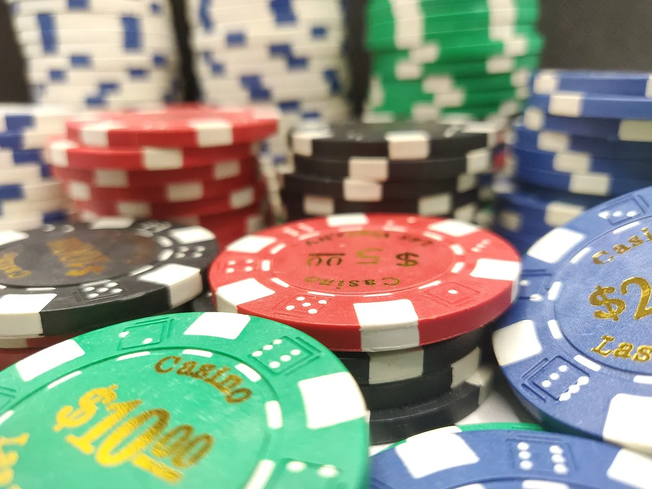 Pink Joker Hold and Win slot game with bonus casino features